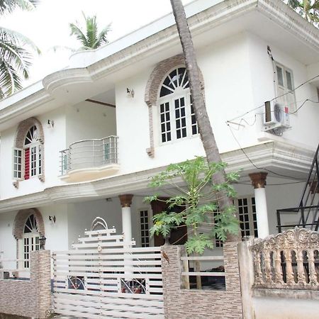 ホテル Jj'S White House Thrissur エクステリア 写真