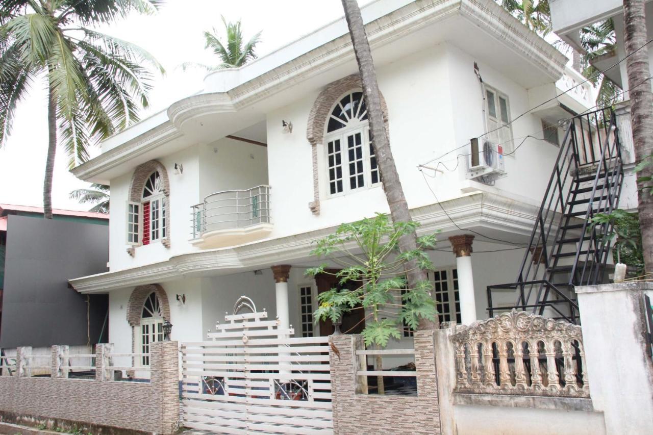 ホテル Jj'S White House Thrissur エクステリア 写真