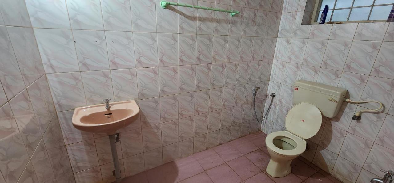 ホテル Jj'S White House Thrissur エクステリア 写真