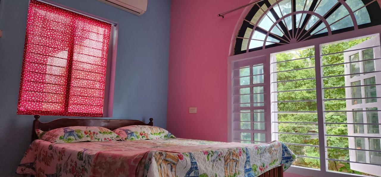 ホテル Jj'S White House Thrissur エクステリア 写真