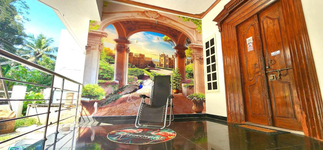 ホテル Jj'S White House Thrissur エクステリア 写真
