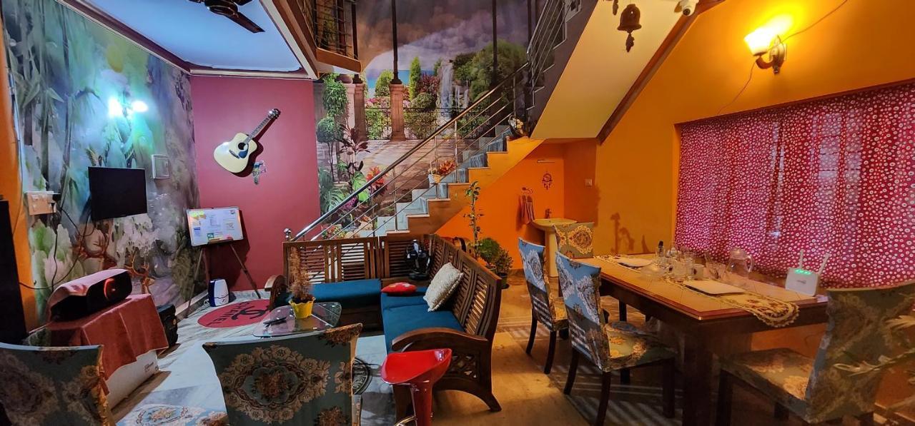 ホテル Jj'S White House Thrissur エクステリア 写真